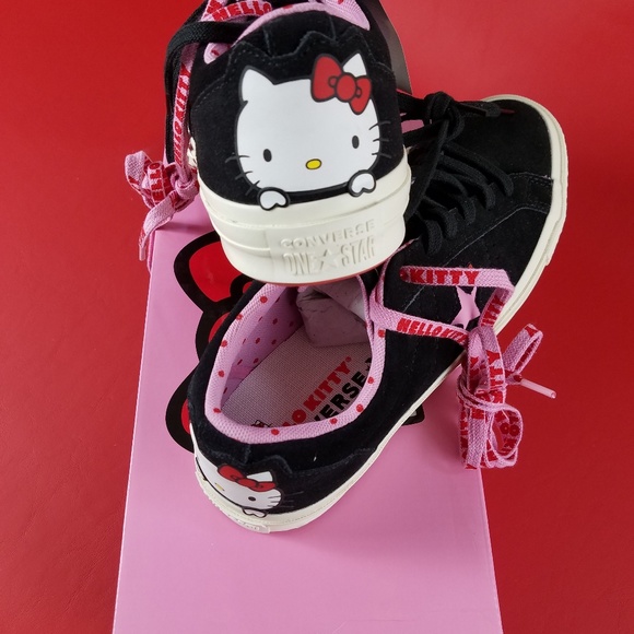 CONVERSE x HELLO KITTY Shoes 162939C Various Sizes - Picture 2 of 8
